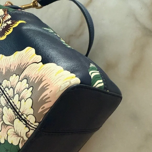 Tory Burch Block-T Printed Small Bucket Bag Navy Happy Times - Picture 11 of 17